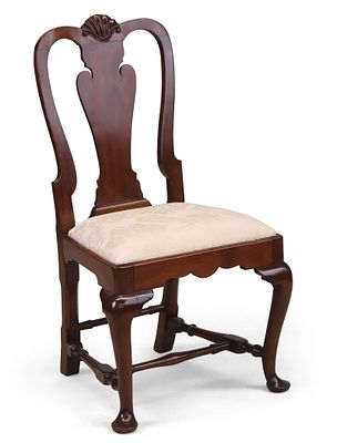 Queen Anne Shell-Carved and Figured Walnut Side Chair. Queen Anne Shell-Carved and Figured 