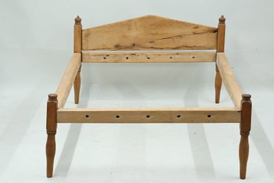 Antique New England Maple Hired Mans Bed. Antique New England Maple Hired Mans Bed Antique New 