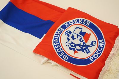 Хоккейный шарф болельщика. Шарф с эмблемой Федерации Хоккея России в расцветке государственного флага