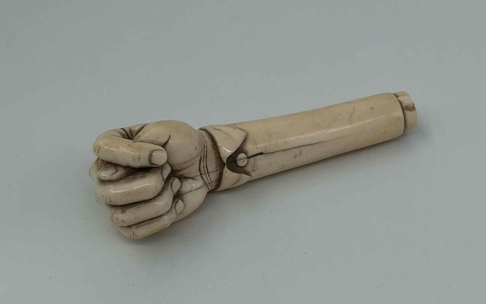 Старый альбом | Аукцион 301 | Вашему вниманию представлены: Реклама, Автографы, Приглашения, Печати, Жестяные коробки, Кость, Серебро и др.