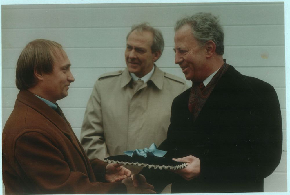 Старый альбом | Аукцион 307 | Вашему вниманию представлены: Фотографии, Сталин, Фот. Булла К.К., Негативы, альбомы с фотографиями, Бинокли, Компасы, Разновесы, Кондитерские этикетки и вкладыши др.