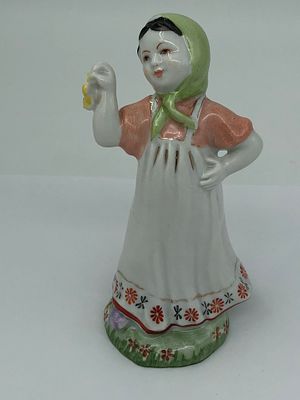 Фарфоровая статуэтка "Юная плясунья (Девочка с платочком)". СССР. ЛФЗ - Ломоносовский 