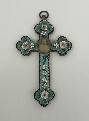 Винтажный микромозаичный крест с изображением папы Бенедикта XVI. Размер: 10х6,5см.