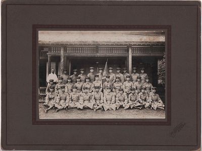 Япония. Групповое фото "Военные". Размер паспарту: 24х31,5см., размер фото: 14х20см.
