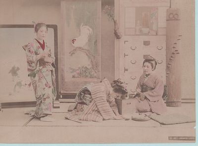 Япония. Фотография "Чайная церемония. Три женщины". 1880-1890гг.. Размер: 26,6x19,9см.. 