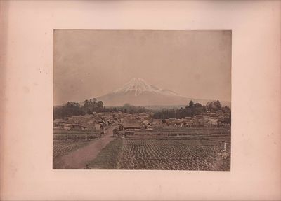 Большой формат. Фотография "Вид на гору Фудзияма". Наклеена на картон. Размер фото: 26х20,5см. 