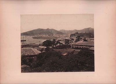 Большой формат. Фотография "Вид деревню на берегу". Наклеена на картон. Размер фото: 26х20,5см. 