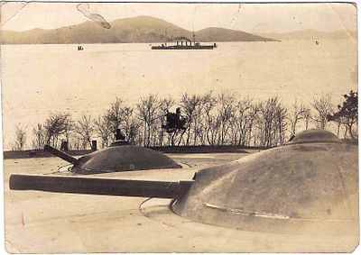 Япония (?). Фотография "Форты". Размер: 9,5х13,5см.. Мелкие временные пятна, заломы уголков 