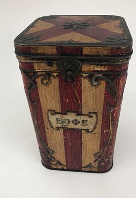 Жестяная коробка "Кофе". Размер: 17х10х9,5см.. Частичная утрата замка, потертости краски.