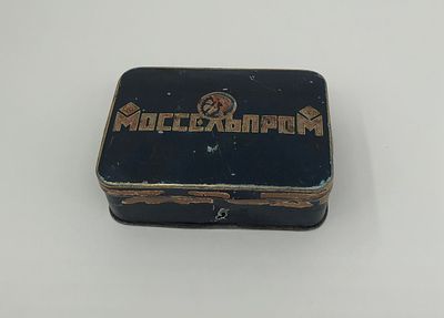 Кондитерская жестяная коробка "Моссельпром". Размер: 3,5х9х12,5см.. По канту дырки и утрата 
