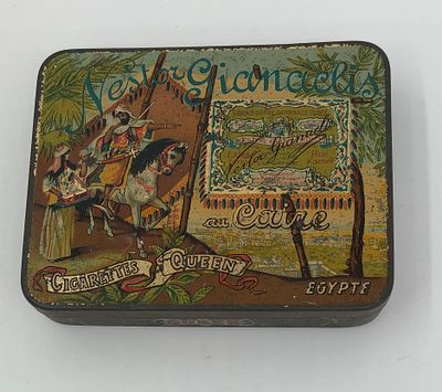 Жестяная коробка для 20 сигарет. Египет. Размер: 7,5х9,5х2,5см. Потертости.