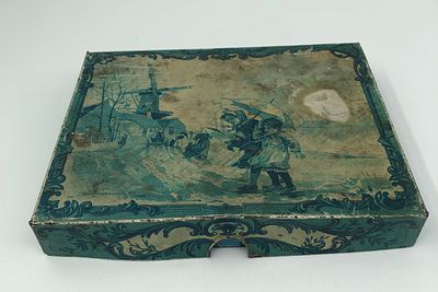 Кондитерская жестяная коробка. Товарищество Паров. фабрики "Эйнем". Москва. Нижегор. 