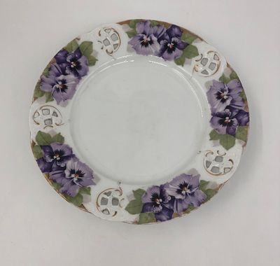 Фарфоровая тарелка с цветами. Molere Bavaria Viktoria Luise. Диаметр: 21см..