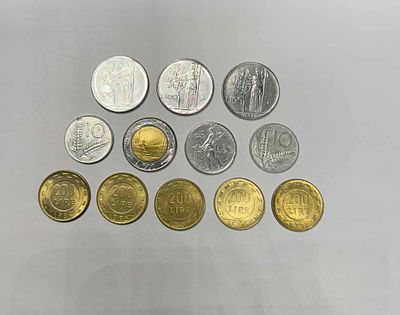 12 монет Италии: 1) 100лир 1964г. (3шт.); 2) 10 лир 1974, 1977гг. (2шт.); 3) 50 лир 1956 