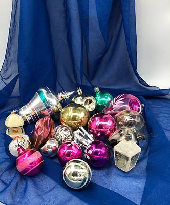 Набор из шестнадцати ёлочных украшений (16шт.). СССР, стекло. Размер: 18см; 7см; 4см; 12см. На 