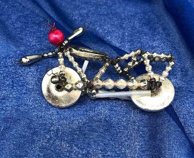 Ёлочная игрушка "Велосипед", монтируемая из бус и стекляруса. 1950-60гг. Размер: 7,5х5см. 