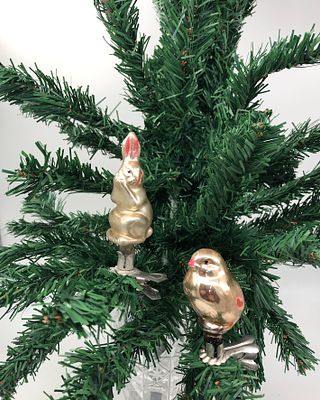Набор из 2 ёлочных украшений на прищепке "Зайка и птенец". 60-е гг. СССР, стекло. Размер: 10см. 