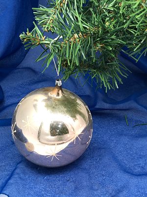 Ёлочная игрушка "Шар". 1960-70-е гг. Стекло. Диаметр: 9см.
