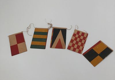 Новогодняя ёлочная гирлянда "Флажки". СССР. 5шт. Размер: 7х4см. Нить не скреплена.