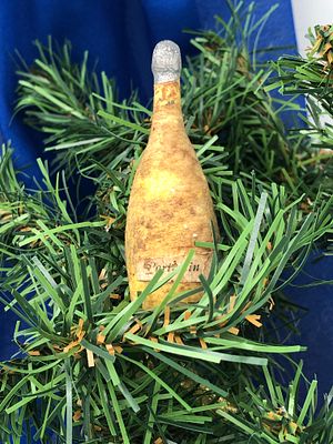 Ёлочное украшение "Бутылка Портвейн". 1950-е гг. Высота: 8см.