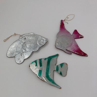 Три (3шт.) новогодние игрушки "Рыбки". Картонаж, СССР. Размер: 6,5х10,5см, 8,5х6,5см, 11,5х7 