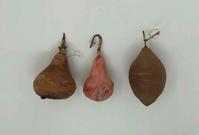 Три (3шт.) ватные игрушки "Фрукты". 1950-е гг. Размер: 7,5см, 8,5см, 9см.