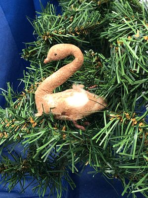 Ёлочное украшение (игрушка) "Лебедь". Вата, ткань. 1950-е гг. Размер: 8х6,5см.