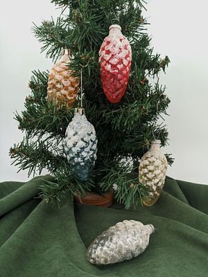 Набор из пяти (5шт.) ёлочных украшений "Шишки". Стекло. 70-е гг., СССР. Размер: 9х4см.