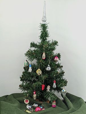 Набор из двадцати одной (21шт.) ёлочных игрушек для настольной ёлки (малютки). Стекло. 1950-е 