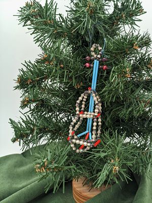 Ёлочное украшение (игрушка) "Гитара". Стеклярус. 1950-е гг. Размер: 11х3см.