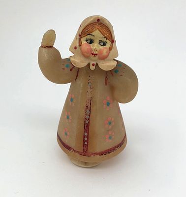 Подвижная фигурка "Плясунья". Ручная роспись. 50-60 годы. Пластик. При движении раскачивается 