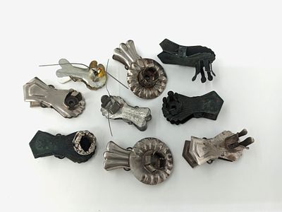 Набор из девяти (9шт.) крепежей-прищепок для ёлочных игрушек. Металл. 1950-60-е гг. Ср. размер: 