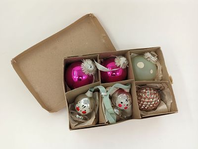 Набор из шести (6шт.) ёлочных украшений: трех (3шт.) шариков, диаметр: 6 см; двух (2шт.) 