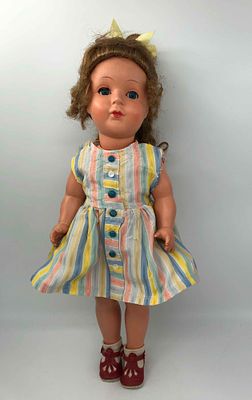 Кукла с маркой "805/45 на шее". Подвижные ручки, ножки и голова, закрывающиеся глазки. Пластик. 