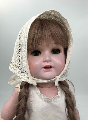 Кукла фирмы "Wernike 42" Германия. Шарнирные ручки и ножки, подвижная голова и закрывающиеся 