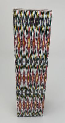 Игрушка. Кукла в национальном костюме на подставке. Пластик, ткань. Высота: 28,5см.