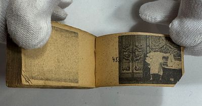 Книжка "Кино". Картинка движется при перелистывании. 44л. Размер: 7х3,5см. Заломы, загрязнения 