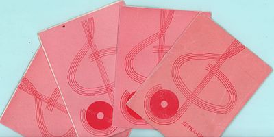 Четыре (4шт.) мини - пластинки: 1) "С тобой до рассвета я могу танцевать"; 2) Новый танец 