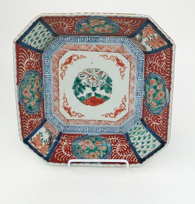 Япония. Тарелка. Фарфор. Роспись полихромными эмалями. Середина 19 века. Арита. Размер: 21,5х13см.