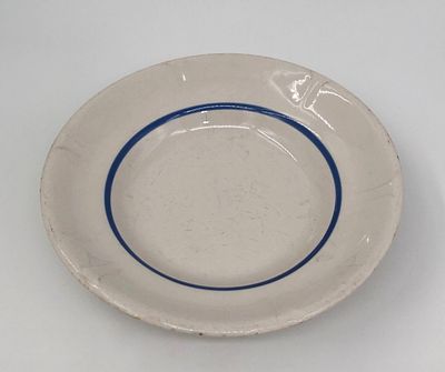 Фарфоровая тарелка. Общепит 01. Диаметр: 20см. Состояние хорошее.