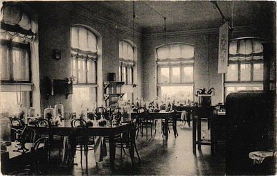 Открытое письмо "Лаборатория". Б.м. и г., 9 х 14 см.