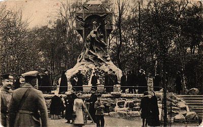 Почтовая карточка "Памятник "Стерегущий"". Изд. А.М.К., б.г., 9 х 14 см. Потертости уголков