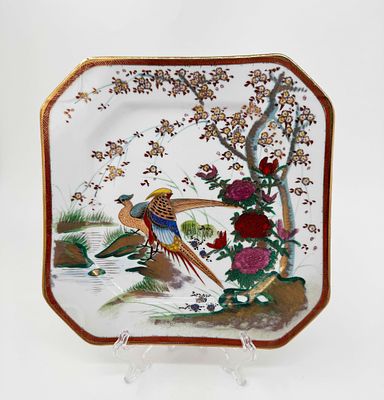 Китай. Декоративная тарелка с изображением птиц. Первая половина ХХв. Фарфор, золочение 