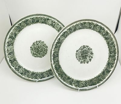 Две (2шт.) тарелки. Тверская ф.-ка " Им. М.И. Калинина". Диаметр: 30см. На одной небольшой скол 