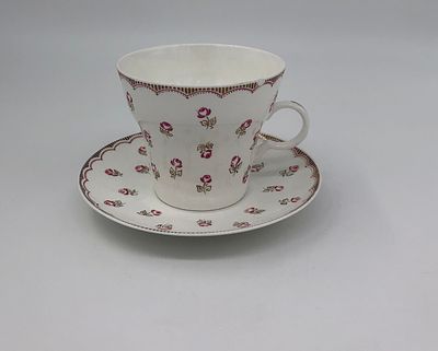 Фарфоровая чайная пара с дополнительным блюдцем. ЛФЗ. Высота: 7см, диаметр: 12см. Состояние хорошее.