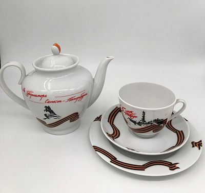 Фарфоровый комплект "65 лет Победы. От губернатора Санкт-Петербурга" Imperial Porcelain St. 