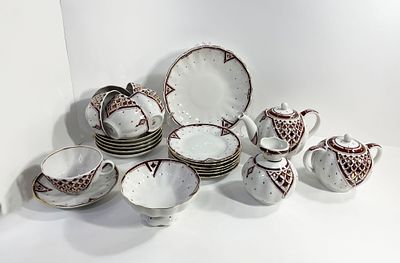 Фарфоровый сервиз на 6 персон (23 предмета). В комплекте: блюдец-12шт.; чашек-6шт.; 