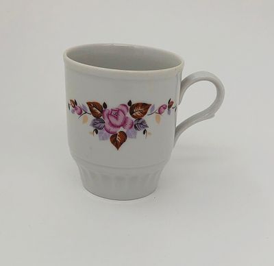 Фарфоровая кружка. З-д "Дулево". Высота: 8,5см.