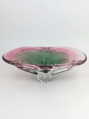 Ваза. Гутное стекло. Чехословакия, вторая половина ХХв. Размер: 31х17см, высота: 10см.