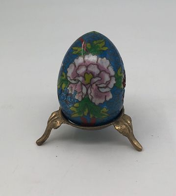 Пасхальное яйцо выполненное в технике "Клуазоне", металл. Высота: 6,5см, диаметр: 4,5см. 